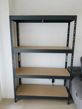 Estantería Metálica Negra y Madera