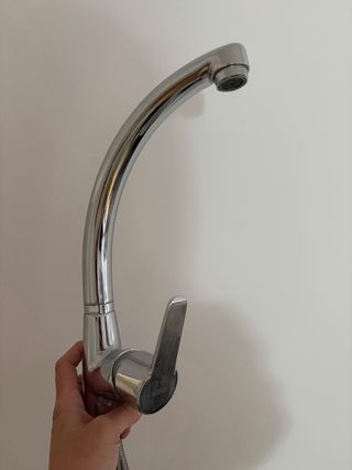 Grifo de cocina plateado