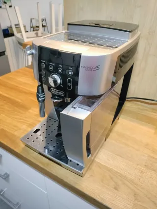 Cafetera De Longhi Magnífica S