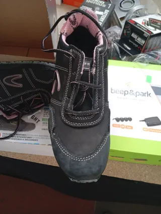 Botas de seguridad COFRA negras y rosas