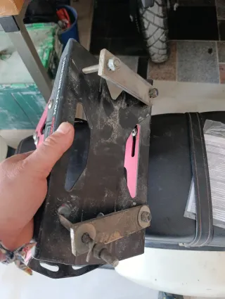Pinza para rueda de remolque