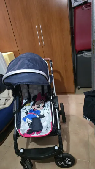 Carrito de bebé azul