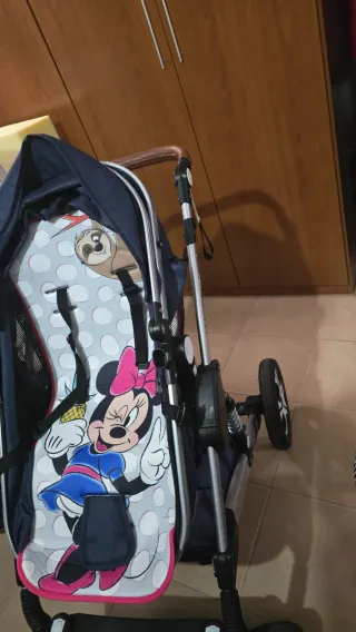 Carrito de bebé azul