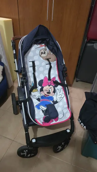 Carrito de bebé azul