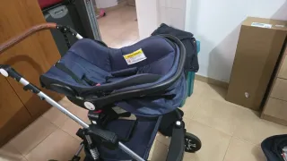 Carrito de bebé azul