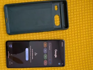 Google Pixel 7 con funda Rinhke