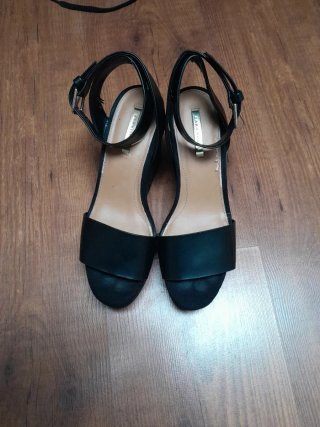 Sandalias de cuña negras