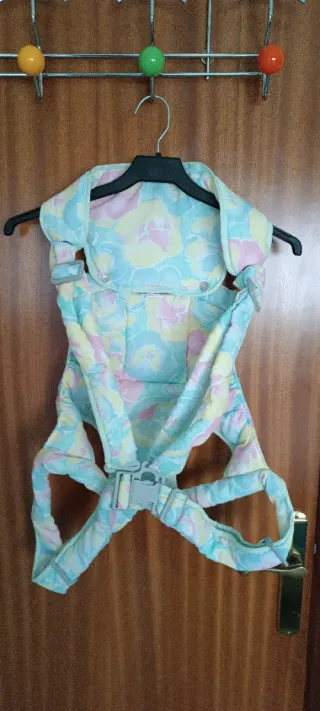 Mochila portabebés floral