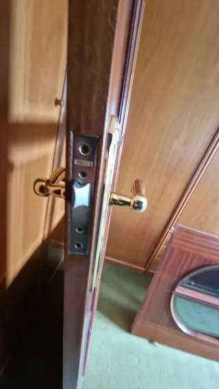 Puerta de madera interior