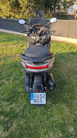Piaggio MP3 400 Plata 2.140 kilómetros Año 2023