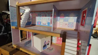 Casa de muñecas de madera