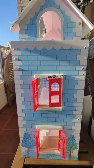 Casa de muñecas de madera