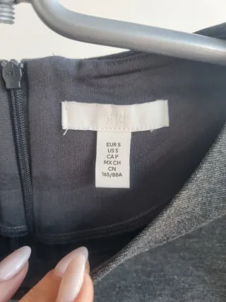 Top punto peplum gris