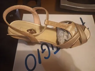 Sandalias doradas Prestigio