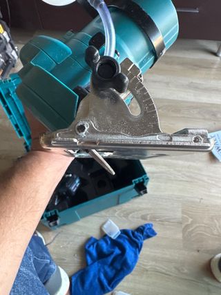 Amoladora Makita 10.8V a batería con disco