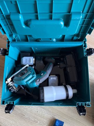 Amoladora Makita 10.8V a batería con disco