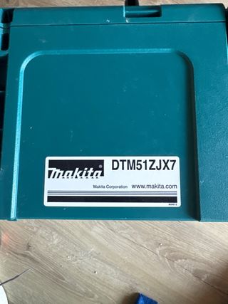 Amoladora Makita 10.8V a batería con disco