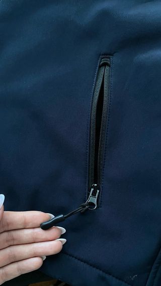 Chaleco azul con bordado