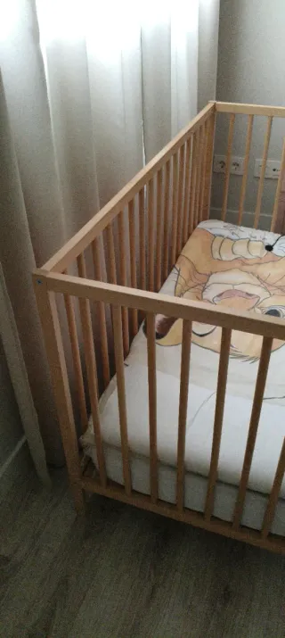 Cuna madera + colchón + almohada