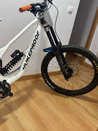 Bici da discesa Nukeproof in cambio di enduro mtb