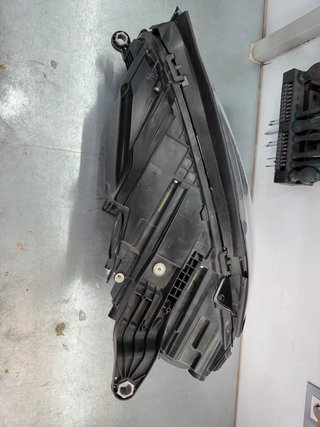 Faro Derecho Mercedes GLE W167 (2019-2023)