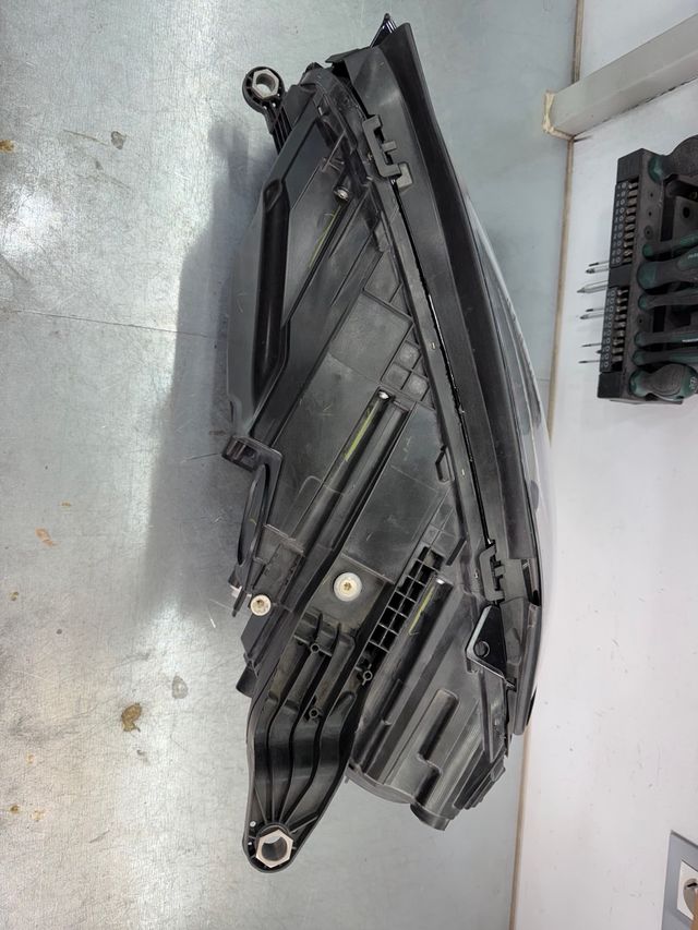 Faro Derecho Mercedes GLE W167 (2019-2023)