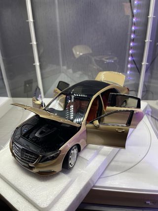Coche a escala 1:18 Mercedes-Maybach S600