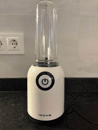 Batidora IKOHS blanca con vaso, NUEVA
