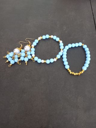 Braccialetti e orecchini fatti a mano