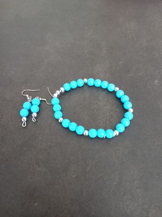 Braccialetti e orecchini fatti a mano