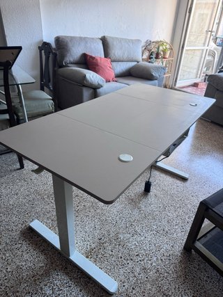 Escritorio elevable con USB