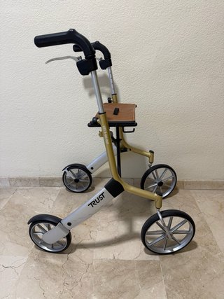 Andador ancianos Trust con frenos