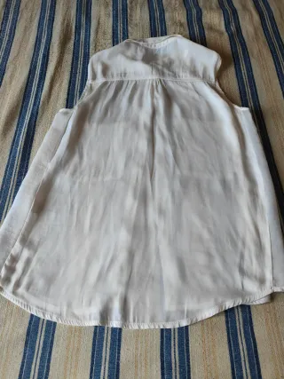 Camisa blanca sin mangas