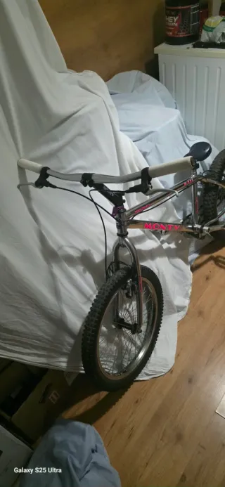 Monty B-221 Trial Magura Como nueva