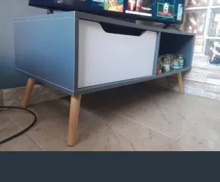 Mesa centro/TV gris y blanca