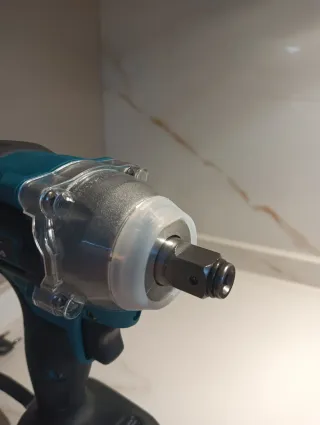 Taladro de impacto Makita con batería