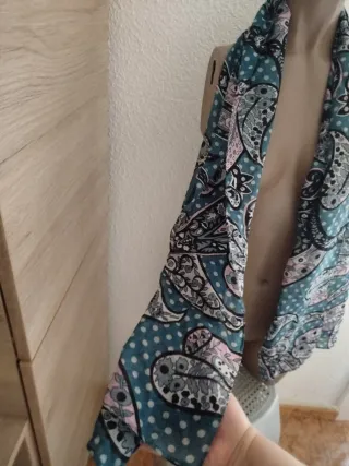 Pañuelo estampado paisley rosa y verde azulado