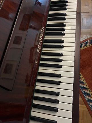 Piano de pared Belarus 88 teclas