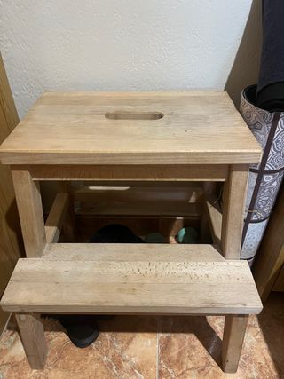 Taburete de madera 2 pisos con asa