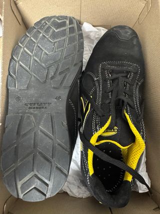 Calzado de seguridad Diadora negro y amarillo