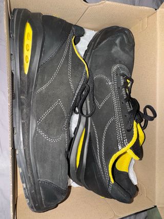 Calzado de seguridad Diadora negro y amarillo