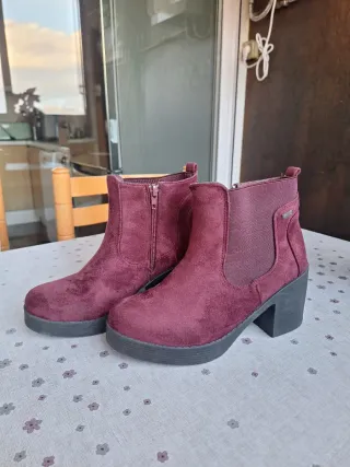 Botines morados de ante con tacón