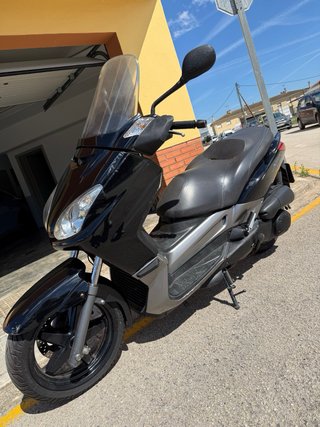 Yamaha XMAX 250 - Maxi Scooter