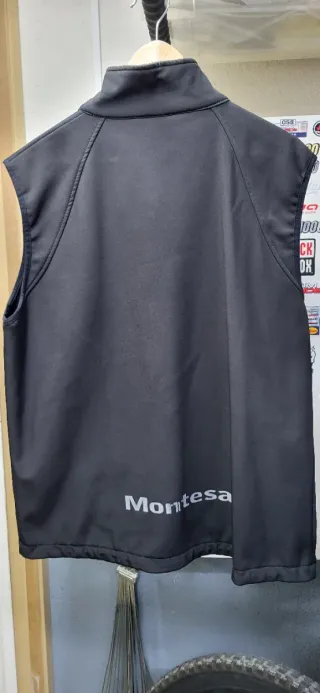 Guantes, suadera, camiseta, chaleco, marca Montesa