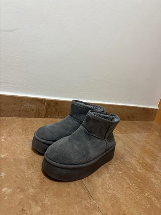 Botas UGG con plataforma grises