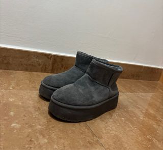 Botas UGG con plataforma grises
