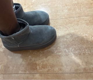Botas UGG con plataforma grises
