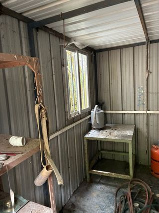 Caseta de obra metálica Medidas: 3,7*1,9