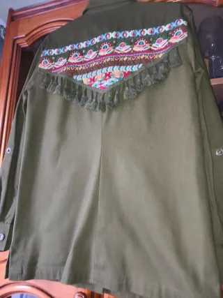 Sobrecamisa étnica Stradivarius verde