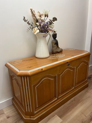 Baúl de madera de pino
